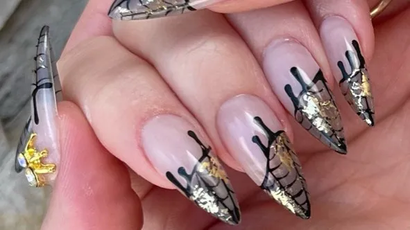 8 Spiderweb-Inspired Nail Sets for Halloween