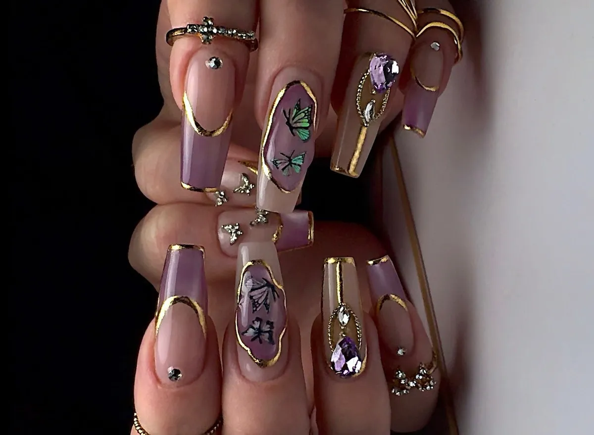 How to Create Stunning Golden Flutter Nails