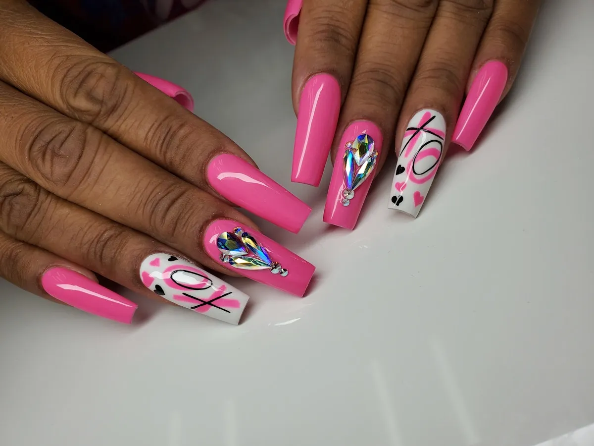 8 Romantic Valentine's Day Nail Designs